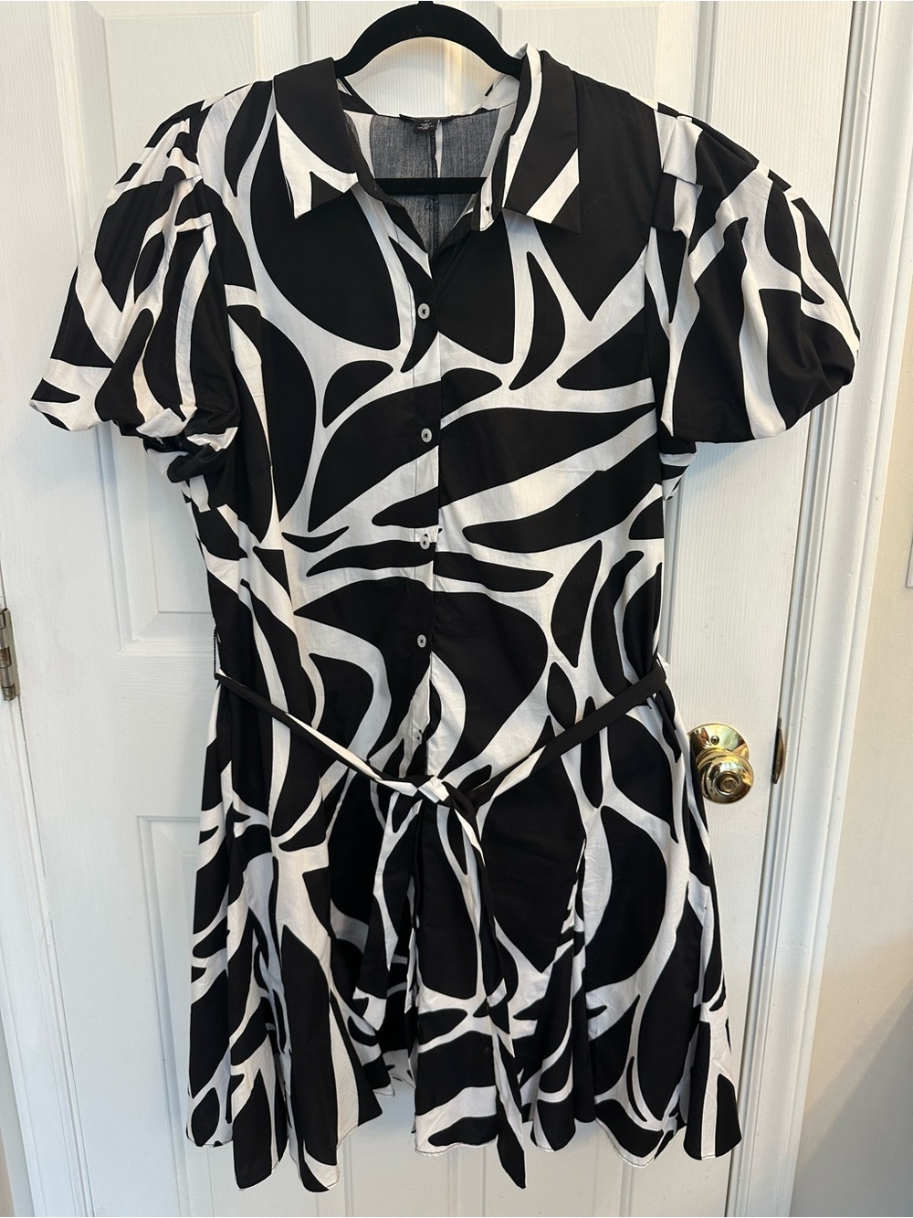 Halogen XL Black & White Abstract Puff Sleeve Midi Dress